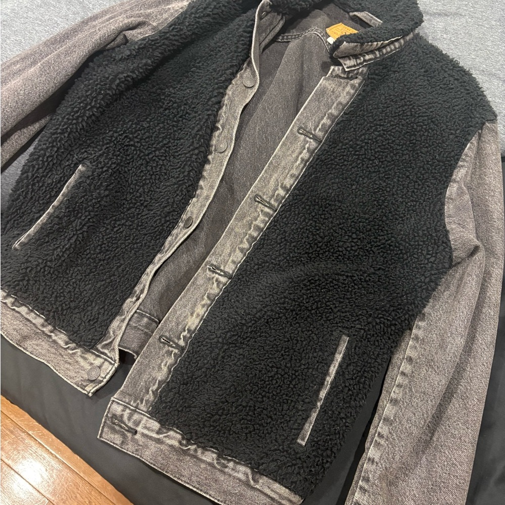 Levi Men's Black and Gray Faux Sherpa-Lined Jacket